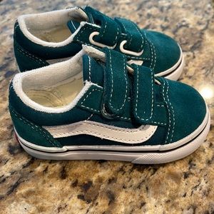Vans Old Skool V Color Theory (green)
Toddler size US5